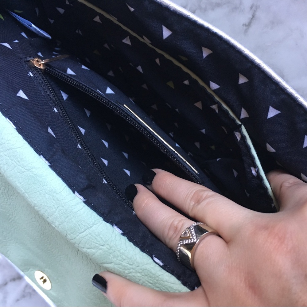 ❤️ SOLD ❤️ Faux Leather Mint Bag ✨Final Price 😘 - Picture 3 of 3